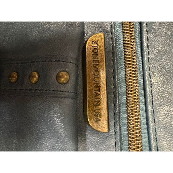 Stone Mountain Crossbody faux leather bag with guitar strap - Picture 4 of 11